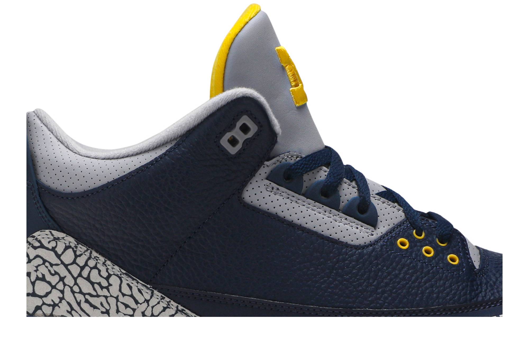 Air Jordan 3 Retro 'Michigan Wolverines' PE AJ3-820064-7